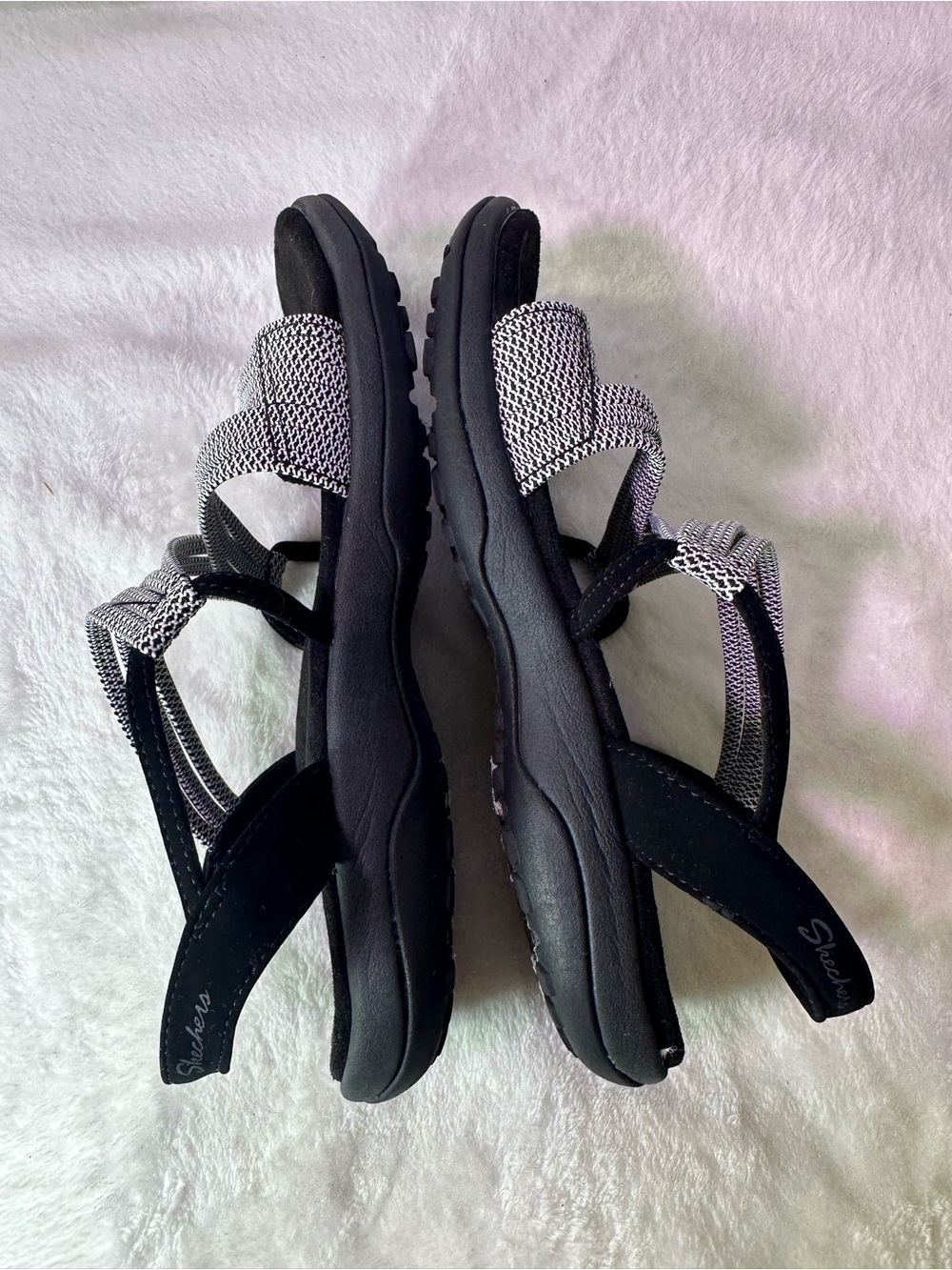 Skechers Women’s Black Sandal with Patterned White Straps - Picture 6 of 8